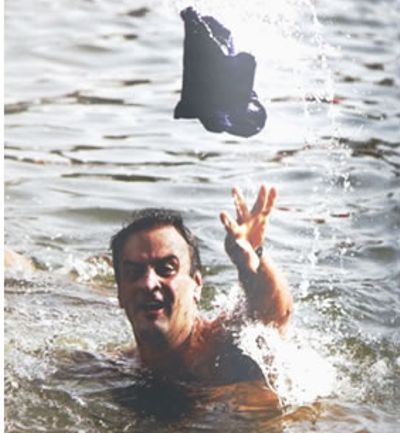 aecio neves sem short na praia